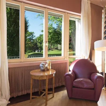 La Noire Villa *